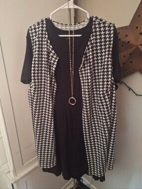 Black and White Houndstooth Vest ONLY!*NECKLACE AND BLACK DRS SOLD SEPARATELY